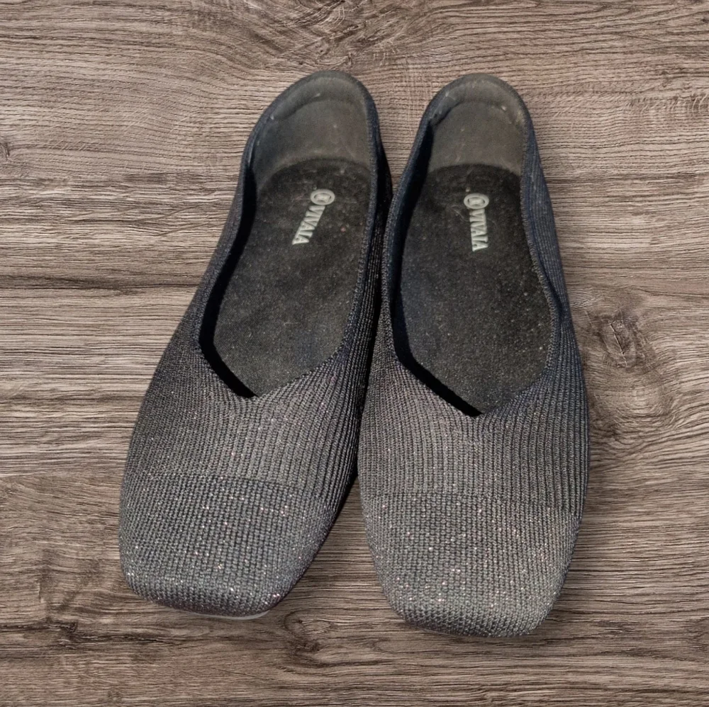 Square-Toe V-Cut Flats (Margot 2.0